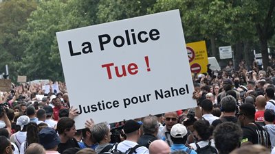 Papa pue et la police tue ?